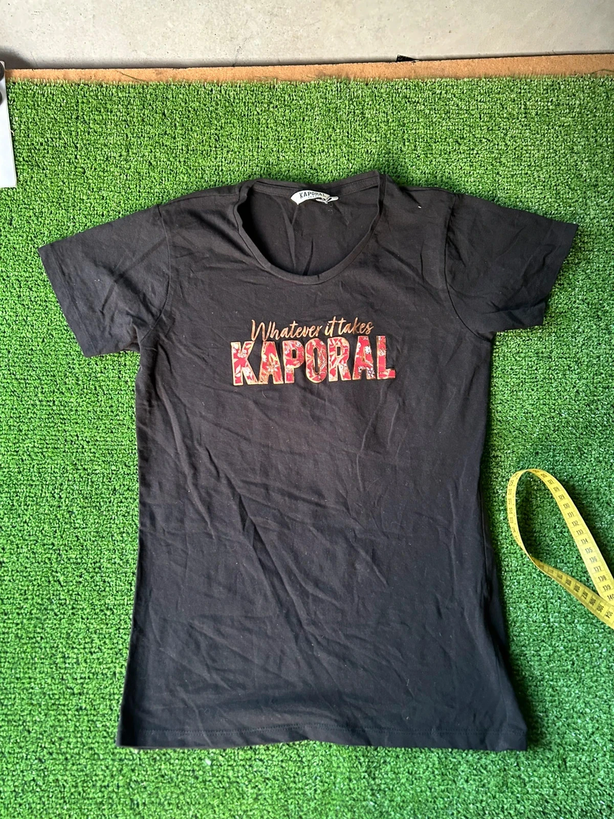 Camiseta negra con estampado Kaporal – photo 2